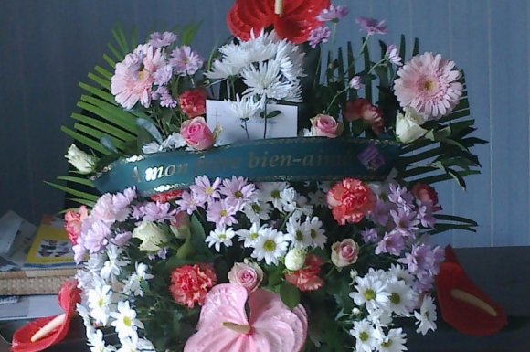 Service fleuriste pour la réalisation de couronne florale funéraire La Saline 